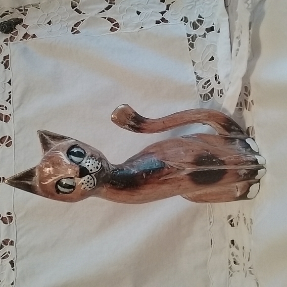 Wooden Cat - Picture 1 of 2